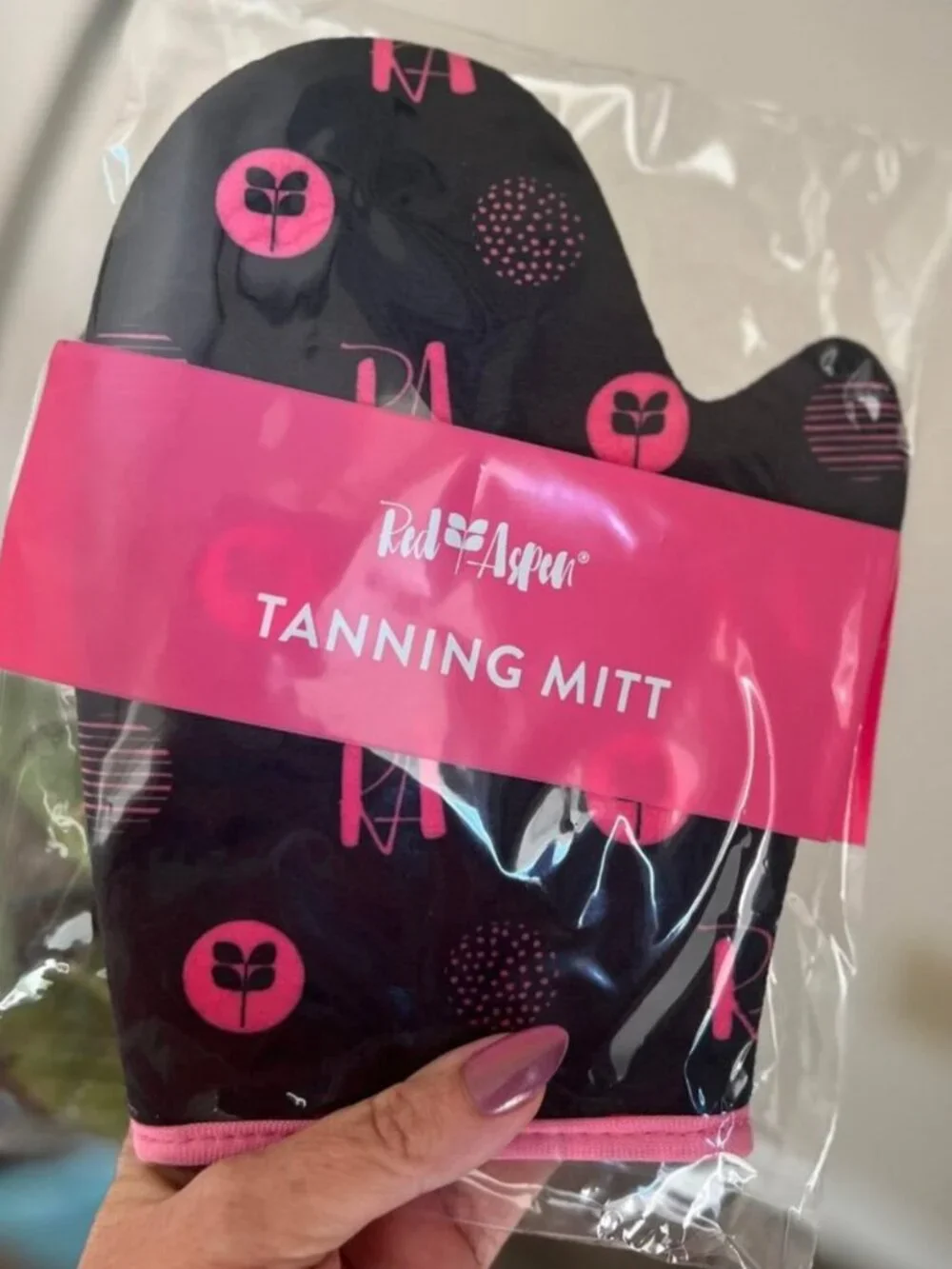 NEW - Red Aspen Tanning Mitt Reusable Black and Pink